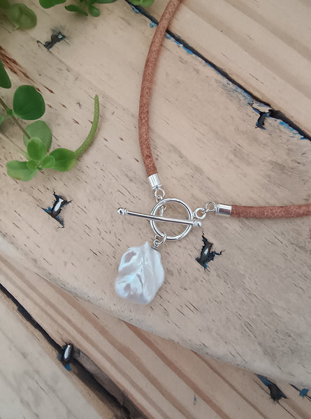 Baroque Pearl Toggle Neckalce