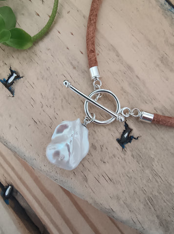 Baroque Pearl Toggle Neckalce